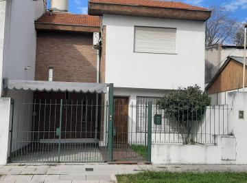 Casa · 3 Ambientes · 1 Cochera · Casa en Martinez