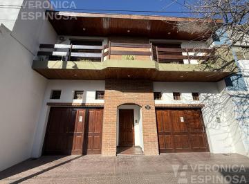 Casa · 240m² · 3 Ambientes · 2 Cocheras · Casa en de Tres Ambientes en Venta, San Antonio de Padua, con Fondo y Pileta