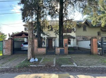 Casa · 189m² · 4 Ambientes · 2 Cocheras · Casa a La Venta en Don Torcuato