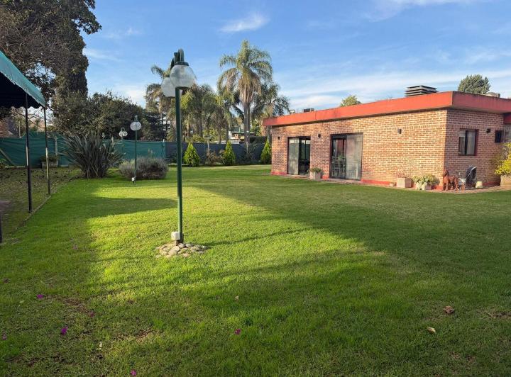 Casa · 100m² · 5 Ambientes · 2 Cocheras
