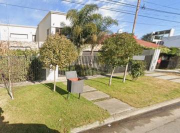 Casa · 347m² · 4 Dormitorios · 2 Cocheras · Casa en Venta, con Pileta Climatizada en Barrio Caisamar