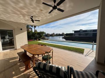 Casa · 260m² · 5 Ambientes · 8 Cocheras · Espectacular Casa en Los Alisos a La Laguna - Orientación Noroeste