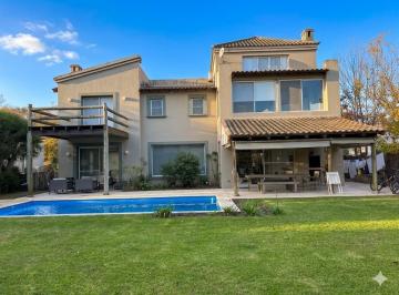 Casa · 300m² · 6 Ambientes · 3 Cocheras · Alquiler en Laguna del Sol