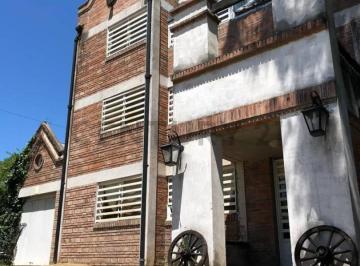 Casa · 270m² · 4 Ambientes · 1 Cochera · Casa con Piscina, Quincho y Loft Independiente en Amplio Terreno – Pueblo Esther