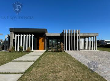 Casa · 199m² · 4 Ambientes · 2 Cocheras · Casa en La Providencia