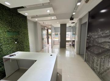 Oficina comercial · 60m² · 6 Ambientes · 1 Cochera · Oficina Equipada de Categoría, con Cochera, en Alquiler en Moreno Centro