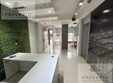 Oficina comercial · 60m² · 6 Ambientes · 1 Cochera · Oficina Equipada de Categoría, con Cochera, en Alquiler en Moreno Centro