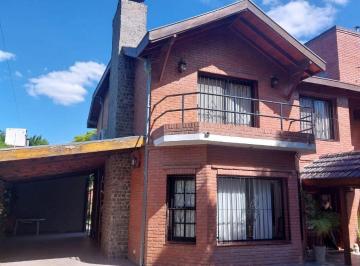 Casa de 6 ambientes, Ituzaingó · Chalet 6 Ambientes en Venta, Parque Leloir, Quincho, Piscina
