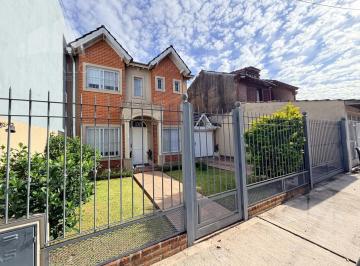 Casa · 122m² · 4 Ambientes · 2 Cocheras · Venta Casa 4 Ambientes Apto Credito en Ituzaingo Norte
