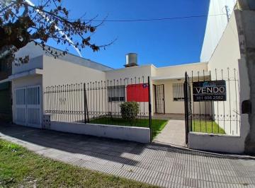 Casa · 131m² · 5 Ambientes · 1 Cochera · Villa Adela: Apta Credito Vendo Hermosa Casa de 2 Dorm. a m Ruta 20