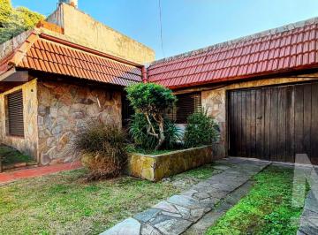 Casa · 330m² · 5 Ambientes · 2 Cocheras · Casa en Venta 2 Dorm.