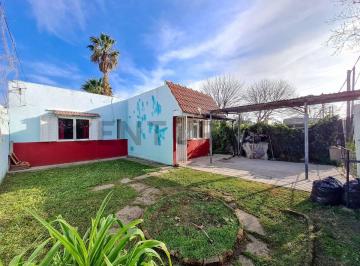 Casa · 80m² · 4 Ambientes · 1 Cochera · Casa a La Venta de Dos Dorm. en Berisso
