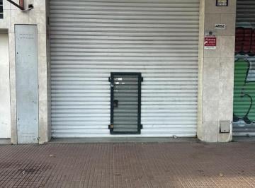 Local comercial · 45m² · 1 Ambiente · Local Amplio con Persiana en Alquiler - Villa Dominico