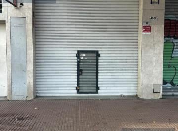 Local comercial · 45m² · 1 Ambiente · Local Sobre Av con Persiana en Alquiler - Villa Dominico