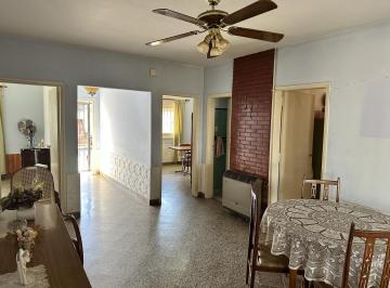 Casa · 213m² · 5 Ambientes · 2 Cocheras · Casa en Alta Gracia con Local Comercial Oportunidad