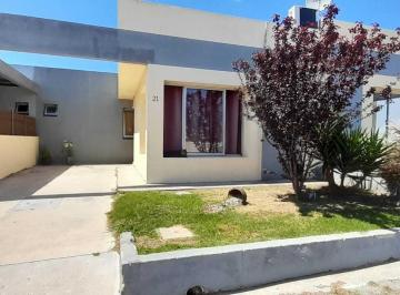 Casa · 75m² · 3 Ambientes · 1 Cochera · Casa en Venta - 2 Dorm. 1 Baño - Uruguay