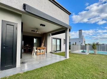 Casa · 120m² · 4 Ambientes · 2 Cocheras · Casa en Venta Pilar del Este - Santa Lucia | 4 Amb | Pileta