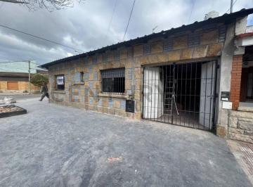 Casa · 90m² · 3 Ambientes · 1 Cochera · Chalet 3 Ambientes Reciclado a Nuevo con Garage Macrocentro