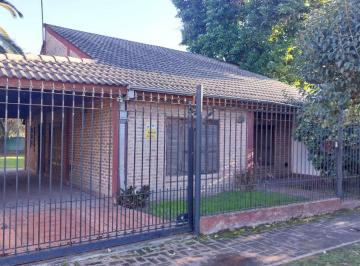 Casa de 4 ambientes, Ituzaingó · Chalet 4 Ambientes, en Venta, villa Udaondo / Parque Leloir