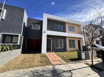 Casa · 128m² · 5 Ambientes · 1 Cochera · Duplex 3 Dorm La Paya 1 con Seguridad Zona Sur