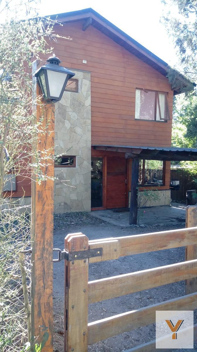 Del Radal y Cacique Antriau, Villa La Angostura, Neuquén