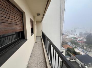 Departamento · 51m² · 3 Ambientes · Departamento de 3 Ambientes con Balcón Corrido en Piso Alto - Flores