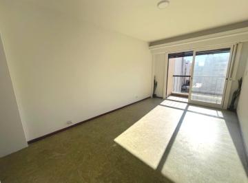 Departamento · 51m² · 3 Ambientes · Departamento de 3 Ambientes con Balcón Corrido en Piso Alto - Flores