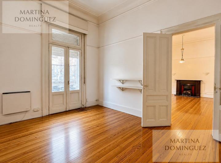 Venta o Alquiler - 4 Ambientes en Edificio de Categoría - Apto Profesional o Vivienda