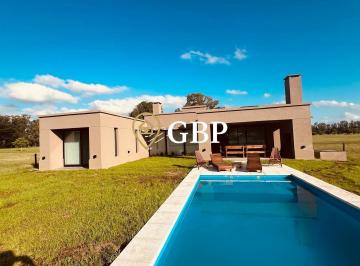 Casa · 163m² · 4 Ambientes · 2 Cocheras · Casa en Venta en Canning Estancia Villa Maria
