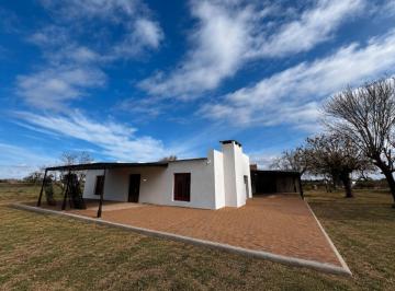 Casa de 9 ambientes, Esperanza · Casa de Campo en Venta