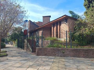 Casa · 349m² · 5 Ambientes · 2 Cocheras · Alquiler Casa en Belgrano R. 5 Ambientes.