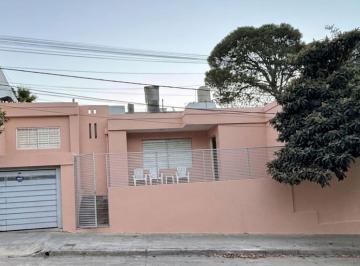Casa · 138m² · 3 Ambientes · 1 Cochera · Alquiler Casa Alta B Matienzo C/cochera y Patio