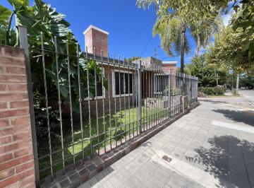 Casa · 142m² · 4 Ambientes · 2 Cocheras · Casa en Alquiler 2 Dorm.