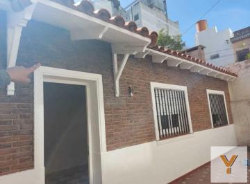 Casa · 76m² · 5 Ambientes · 1 Cochera · Casa en Venta - 4 Dorm. 2 Baños - 76 m² - La Plata