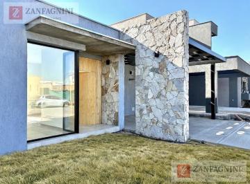 Casa · 134m² · 4 Ambientes · 2 Cocheras · Casa en Alquiler | Las Cortaderas 3 · Guaymallén | 3 Dorm. | a Estrenar