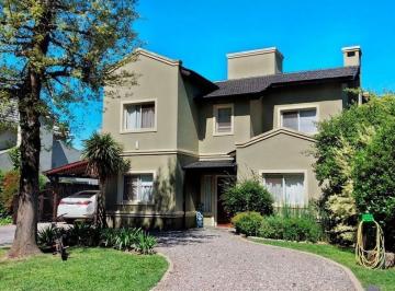 Casa · 180m² · 6 Ambientes · 1 Cochera · Casa en Venta en La Casualidad