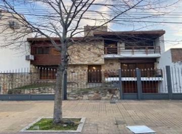 Casa de 10 ambientes, La Plata · Venta de Casa en Calle 28 E 48 y 49 - La Plata