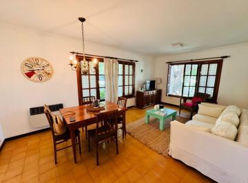 Casa · 200m² · 4 Ambientes · 1 Cochera · Chalet de 4 Amb con Cochera - a Una Cuadra de La Costa - San Patricio