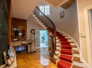 Casa · 258m² · 4 Ambientes · 1 Cochera · Casa de 4 Amb C/ Dep Servcio de Estilo Tradicional Impecable