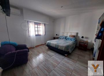 Casa Venta 306m² de 5 ambientes · Casa en Venta - 4 Dorm. 2 Baños - La Plata