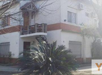Casa · 250m² · 7 Ambientes · 1 Cochera · Casa en Venta - 5 Dorm. 3 Baños - La Matanza