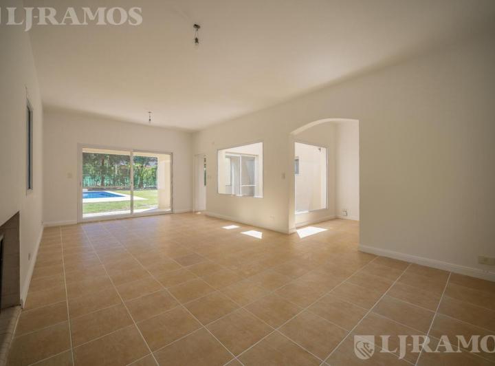 Casa · 231m² · 5 Ambientes · 2 Cocheras