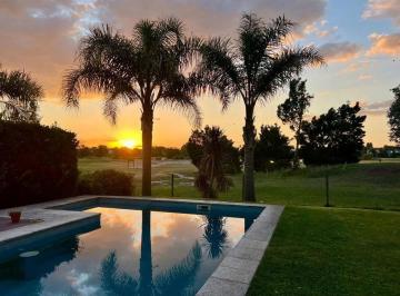 Casa · 247m² · 4 Ambientes · 2 Cocheras · Casa en San Isidro Labrador Al Golf