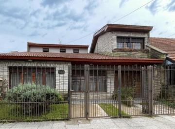 Casa · 205m² · 5 Ambientes · 1 Cochera · Casa en Venta - 4 Dorm. 3 Baños - Cochera - 283 m² - Mar del Plata