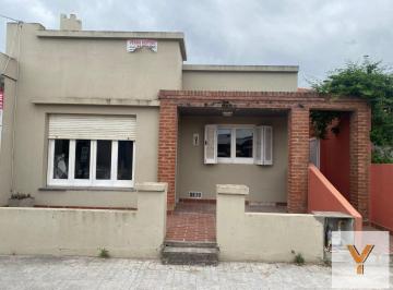Casa · 360m² · 11 Ambientes · Casa en Venta - 2 Dorm. 1 Baño - 480 m² - Claromecó