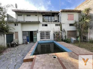 Casa · 300m² · 6 Ambientes · Casa en Venta - 5 Dorm. 4 Baños - Moreno