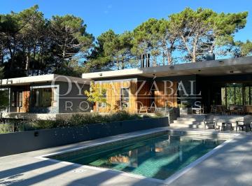 Casa · 290m² · 5 Ambientes · 3 Cocheras · Casa en Alquiler Temporario
