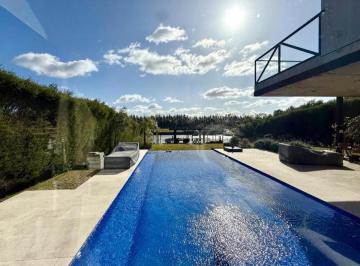 Casa · 420m² · 6 Ambientes · 2 Cocheras · Casa en San Juan