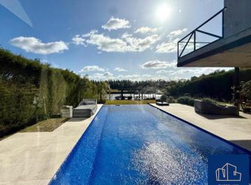Casa · 420m² · 6 Ambientes · 2 Cocheras · Casa en San Juan