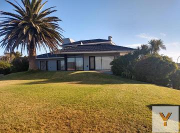 Casa · 470m² · 5 Ambientes · 2 Cocheras · Casa en Venta - 4 Dorm. 5 Baños - Cocheras - 1.546 m² - Pinamar